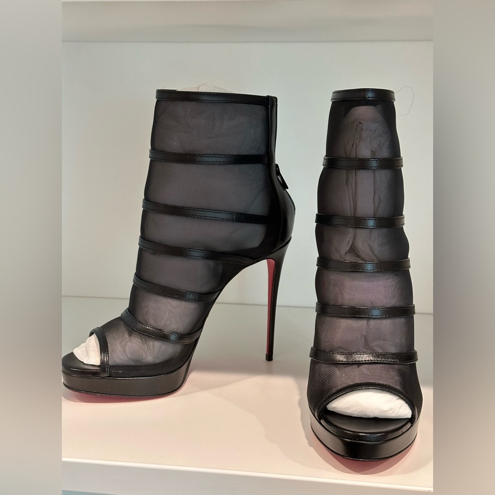 CHRISTIAN LOUBOUTIN
Wo Doux 120 Voile Mesh Booties - Black